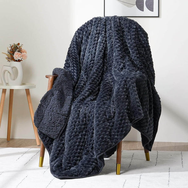 Jacquard Flannel Weighted Blankets | 3D Imitation Turtle Shell | Navy Blue