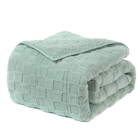 Uttermara-Sherpa-Fleece-Weighted-Blankets-121520_lbs_light_green-001