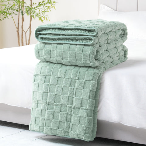 Uttermara-Sherpa-Fleece-Weighted-Blankets-121520_lbs_light_green-003