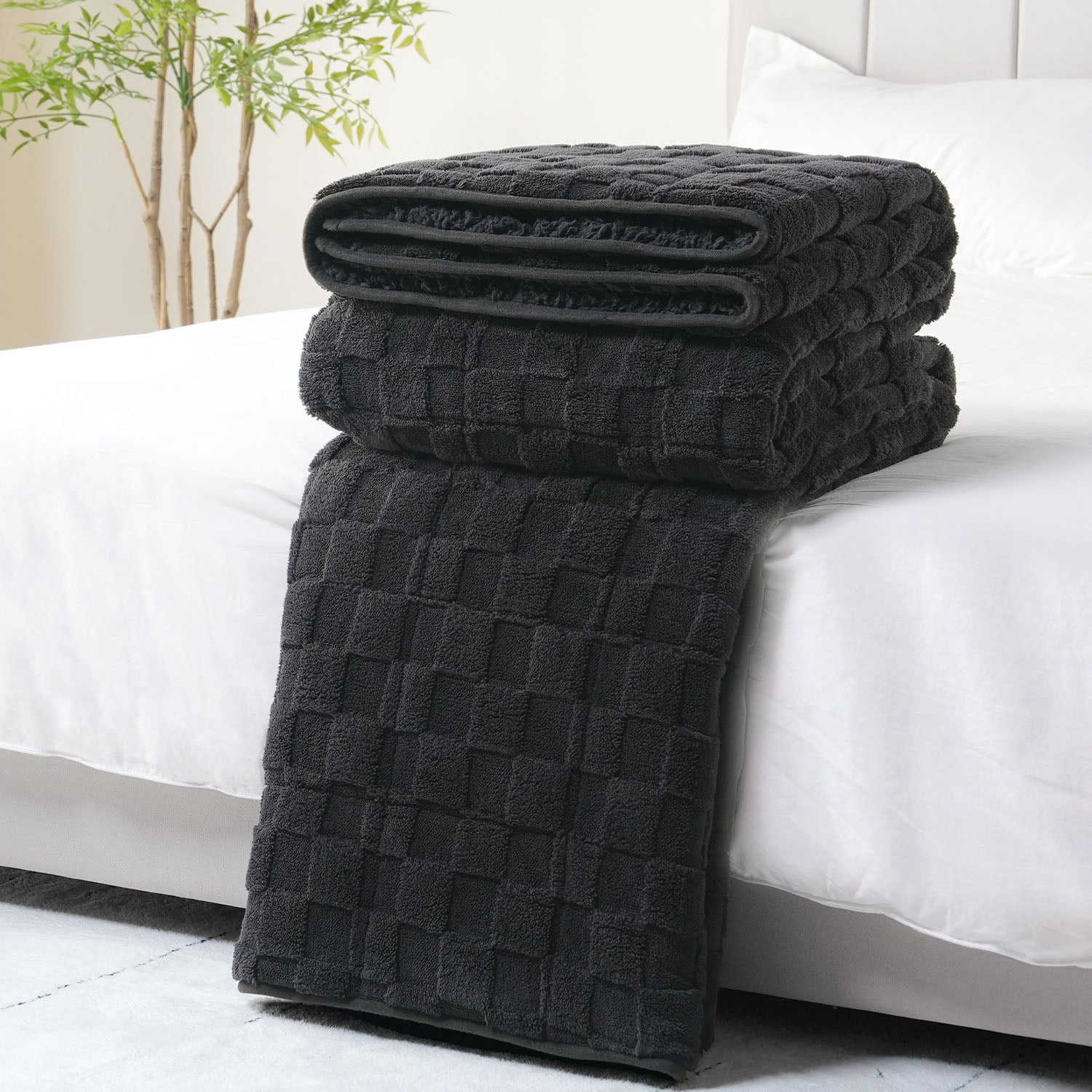 Uttermara_Sherpa_Fleece_Weighted_Blankets_for_Adults_15_lbs_Black-003