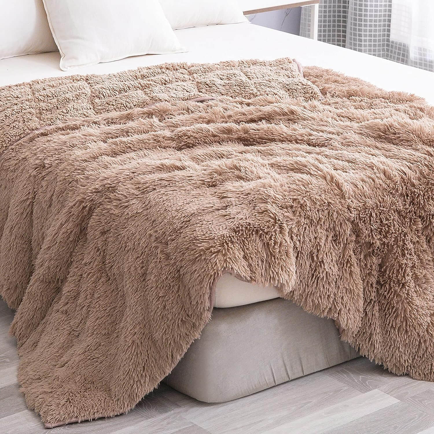 Uttermara Weighted Blanket Queen Size 12/15/20 lbs for Adults , Long Shaggy Faux Fur and Cozy Warm Sherpa Reverse Weighted Blankets for Winter, Thick Heavy Blanket for Sofa Bed, Rainbow-0046